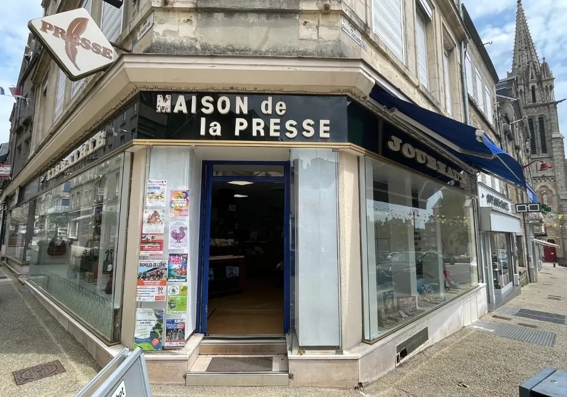 Devanture de L’oiseau Du Temps Presse Librairie